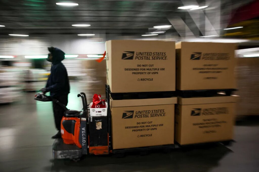 Fears swirl as armed guards swarm USPS weeks before midterms: ‘Really suspicious’