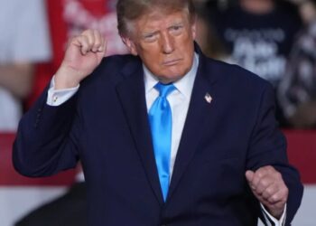 Republicans fear 2:1 cash advantage will lose to toxic Trump unpopularity: ‘A million dollars of advertising in October is a drop in the bucket’