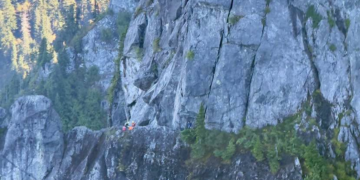 Hiker, 16, Is Rescued From ‘Widowmaker’ Ledge After Using Chatbot to Plan Route