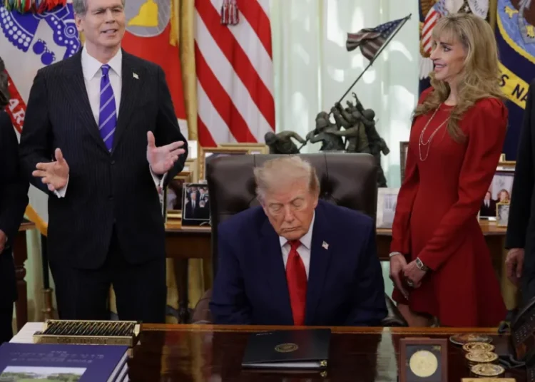 Trump bizarre impeachment rant stuns Oval Office onlookers: ‘This is not normal’