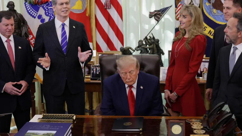 Trump bizarre impeachment rant stuns Oval Office onlookers: ‘This is not normal’