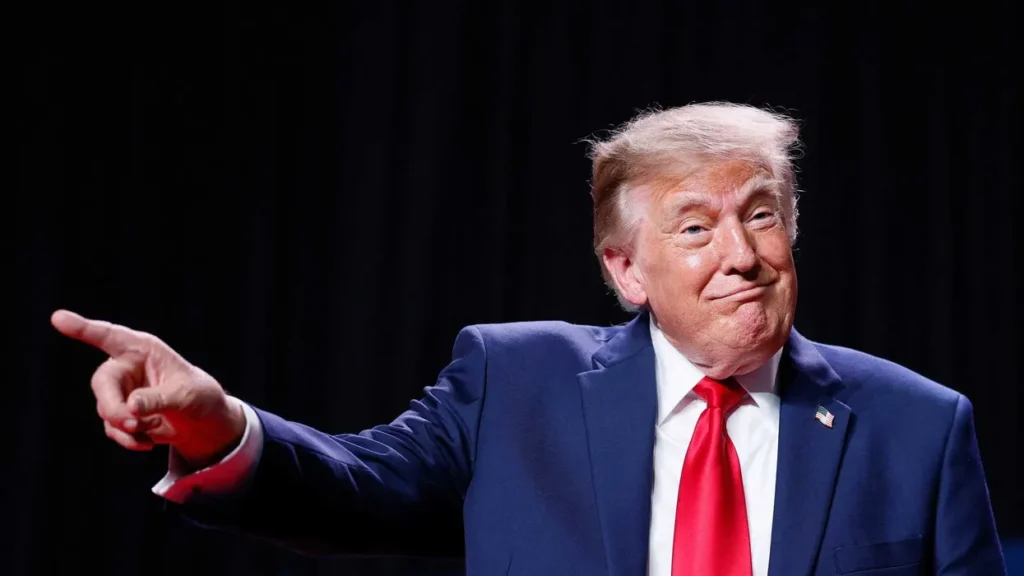 Camera operator catches Trump in awkward spot after he boasted about Texas crowd size
