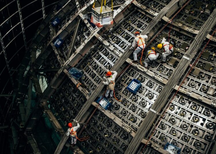 A Scientist Working on the ‘IceCube’ Neutrino Detector Explains the Nobel Prize–Winning Technology