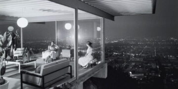L.A.’s most iconic house can’t find a buyer. ‘It’s a pair of golden handcuffs’