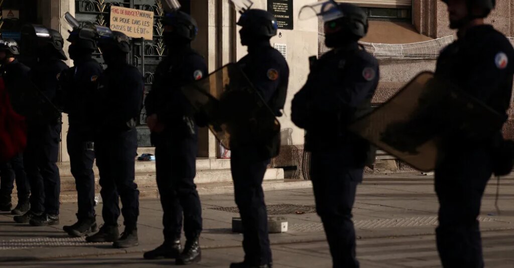 France Is Veering Toward a Potential Debt Crisis, a Warning to the World