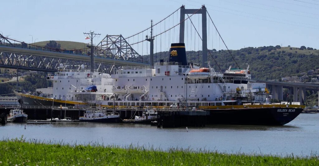Trump Administration Considers Using Ships to Deport Immigrants