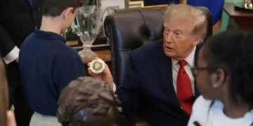 Trump rigs kids’ piggy banks so billionaires can dump falling stock on them: analyst