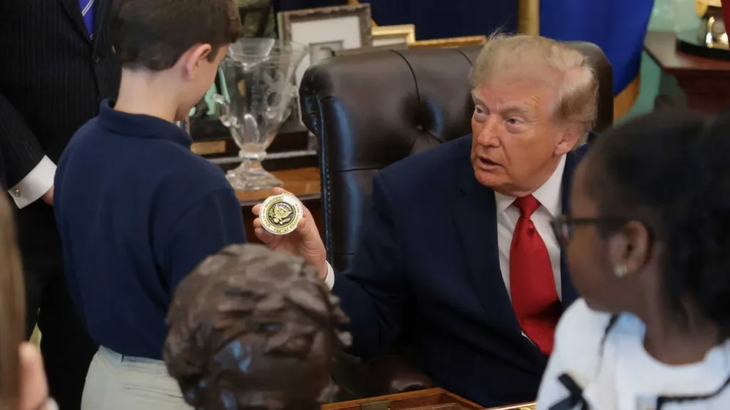 Trump rigs kids’ piggy banks so billionaires can dump falling stock on them: analyst
