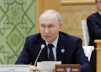 Ukrainian Drones Close Moscow Airports as Putin Flies Back to Russia