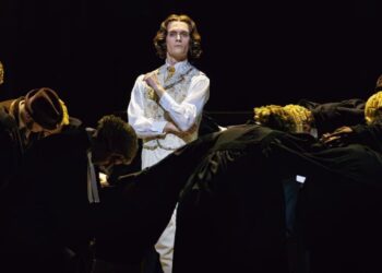 Review: A Dancing Oscar Wilde, in Love but Drained of Wit