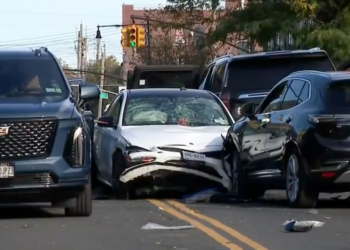 2 Pedestrians Are Killed in a 5-Car Wreck in the Bronx