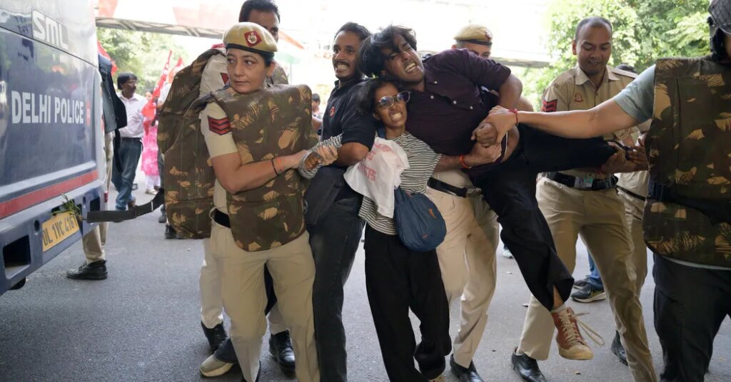 From a Sikh Sanctuary to Chaotic Streets, Protesters Brave Police in Delhi