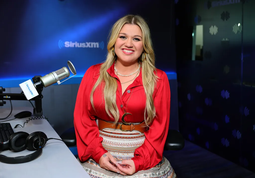 Kelly Clarkson visiting SiriusXM Studios.
