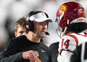 Lincoln Riley’s bold, late-game decisions help lift USC to victory over Penn State