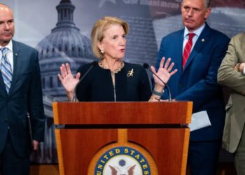 The new energy permitting bill to feed the AI boom unites fossil fuels and clean power while dividing green energy and environmentalists