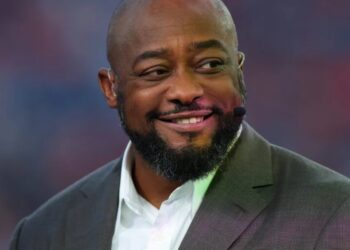 Warren Buffett watches YouTube, David Solomon DJs, and this former NFL coach spent 12 years playing Minecraft