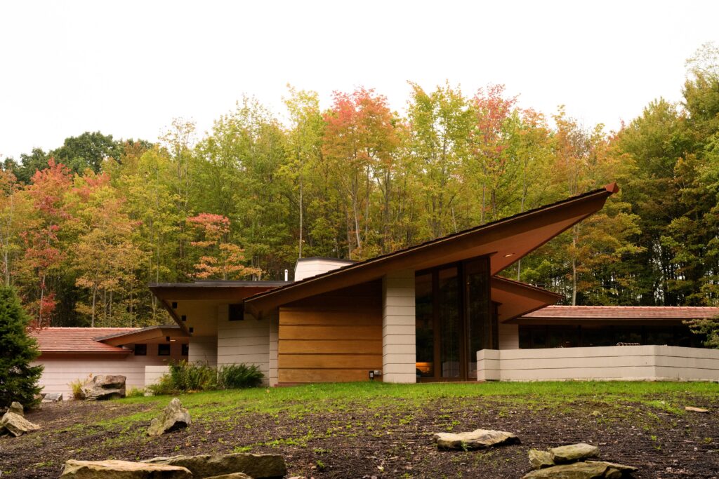You can stay overnight in a Frank Lloyd Wright house. But first, a few rules.