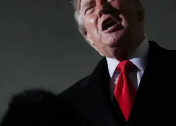 ‘Dead in the water’: Analyst sounds ‘dire’ alarm as cracks appear in Trump’s oil ceasefire