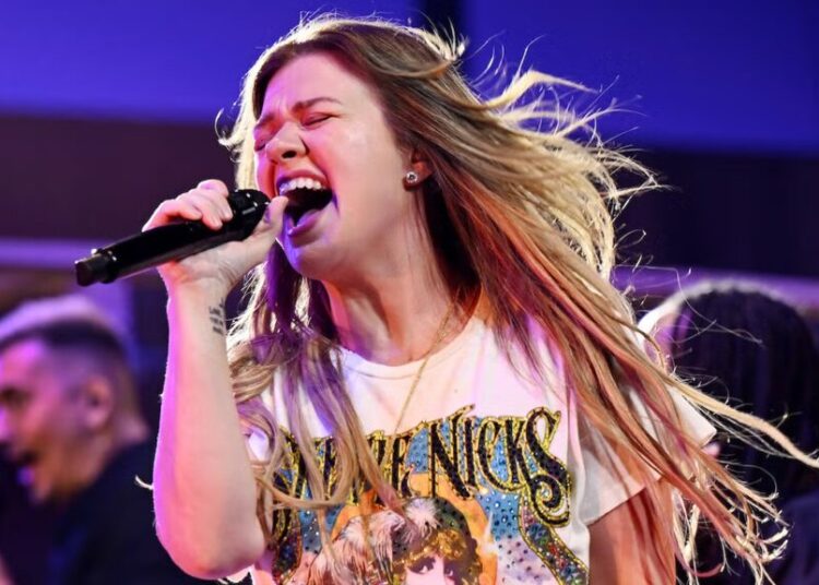 Kelly Clarkson Toyshop Snafu: Owners Say Singer’s Complaint Has Millions of Fans Harassing Them