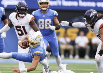 Justin Herbert’s fourth-quarter meltdown dooms winless Chargers in loss to Broncos