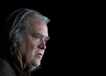 Legendary broadcaster corners Steve Bannon on Trump’s decline: ‘I see what he looks like’