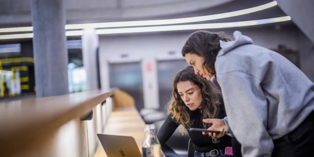 LinkedIn is piloting a school to teach workers how to become their own bosses–no degree required