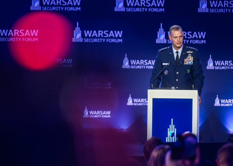 U.S. and NATO commander vows to thwart Moscow, warns Kyiv over refinery strikes