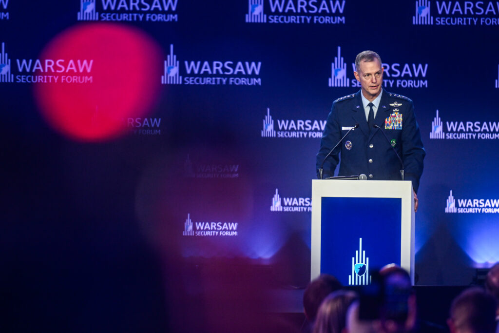 U.S. and NATO commander vows to thwart Moscow, warns Kyiv over refinery strikes