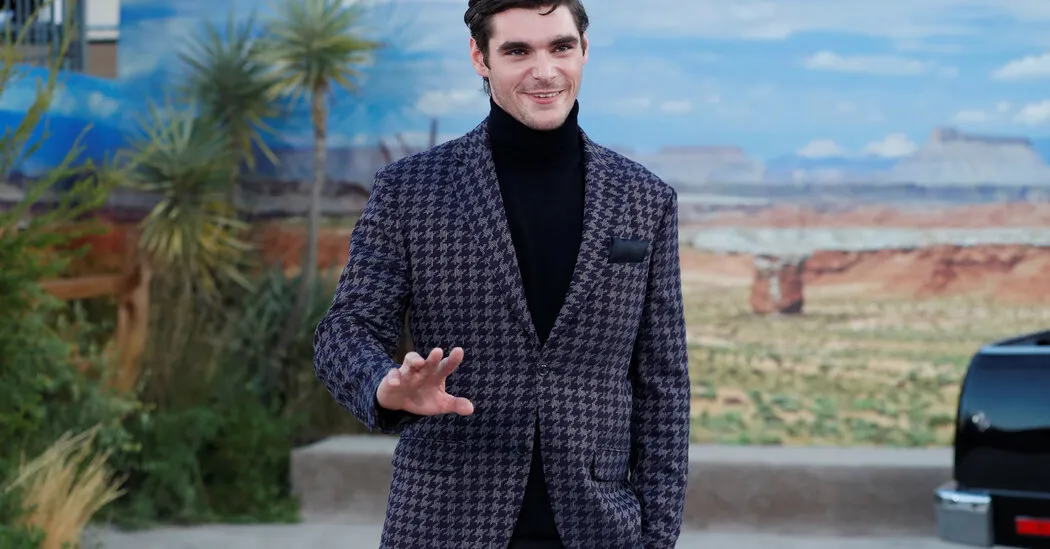 RJ Mitte, Who Played Walter White’s Son on ‘Breaking Bad,’ Dies at 34