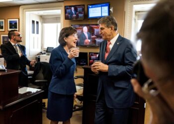 With judgment nearing, candidates lean on bipartisan partnerships