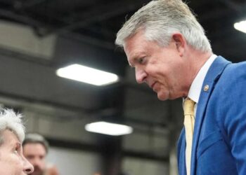 Top Trump operative parachutes into deep red state three weeks out as GOP fears ‘domino’
