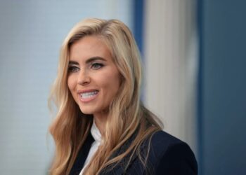 Rocky debut as Trump’s new press secretary keeps eyes glued to her notes