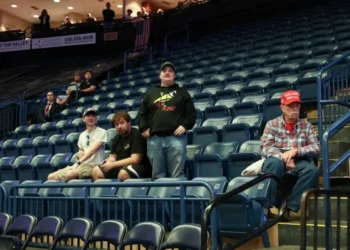 White House enraged after Kaitlan Collins shares embarrassing clip of Trump’s empty seats