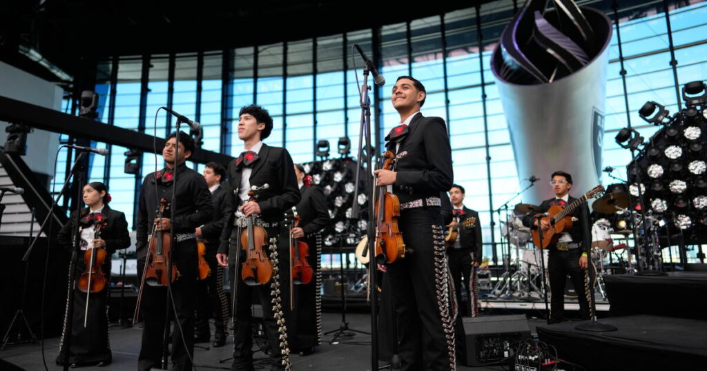 With violins, trumpets and the guitarrón, Las Vegas trains mariachi educators