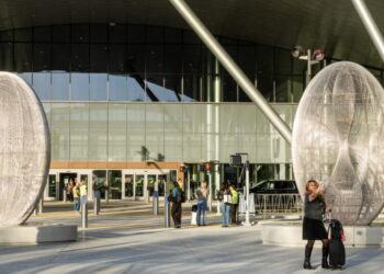 Burbank airport’s new $1.3-billion terminal opens — bigger and sleeker than ever