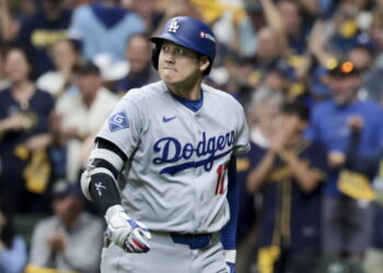 Dave Roberts says Shohei Ohtani is adamant he feels good enough, will remain in lineup