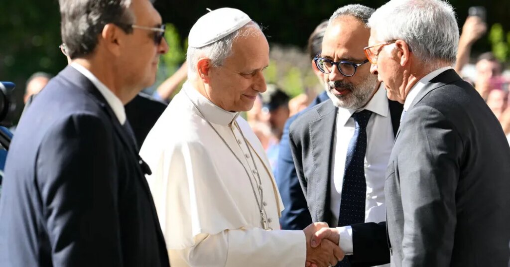 Pope Leo’s Cancer Surgery Draws Outpouring From World Leaders