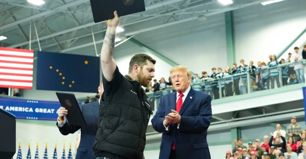 Trump Adds Another Giveaway to His Midterm Pitch: Pardons.