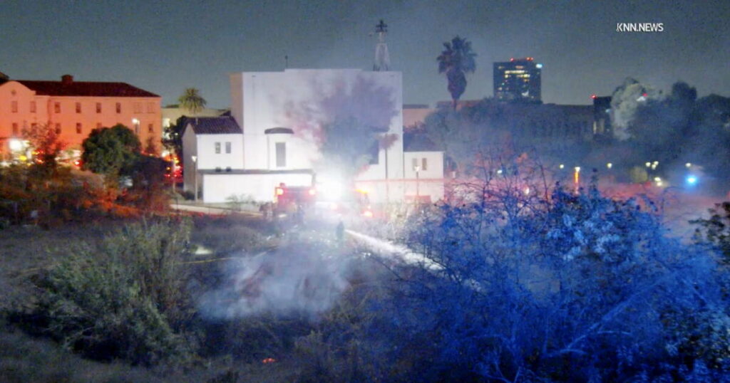 Brush fire breaks out in Brentwood as Santa Ana winds approach