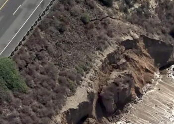 Pacific Coast Highway partially closed in Orange County after crack appears in hillside