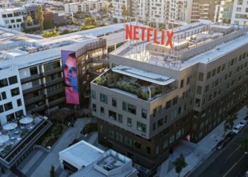 Netflix, Facing Slowing Growth, Cuts 6% of Its Work Force