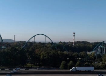 ‘Who’s watching those in these organizations?’: Experts and policymakers look to close ‘loophole’ regulations on park rides following Six Flags’ death
