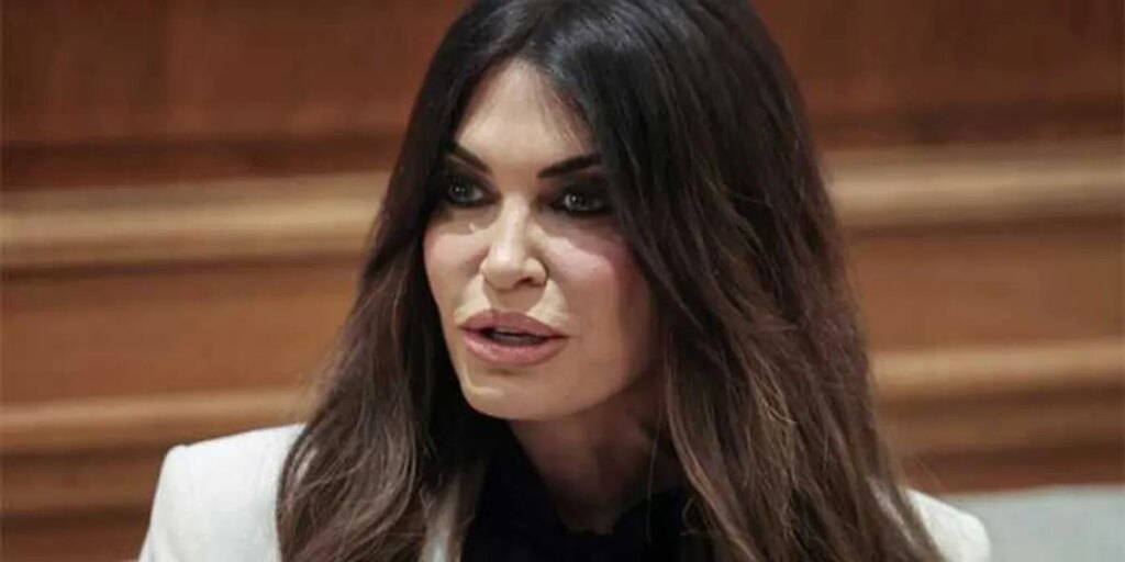 Kimberly Guilfoyle tried to get damaging report scrubbed before her ouster: report