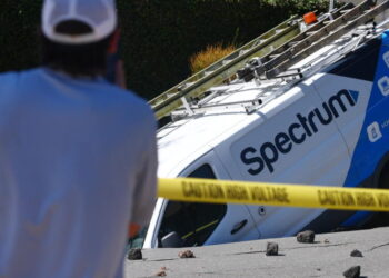 Broken water main spawns sinkhole in Los Feliz, traps Spectrum van