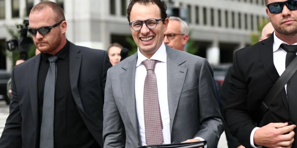 An early Anthropic backer predicts a post-IPO valuation of up to $2.4 trillion, topping SpaceX