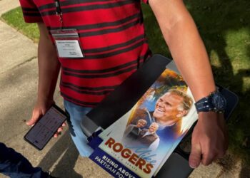 GOP candidate’s ‘sign of desperation’ flagged as wife seen ‘wandering around gas stations’