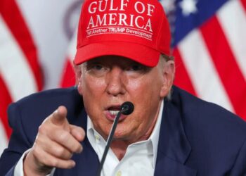 Critics blown away by ‘levels of internal chaos’ at White House as Trump ponders shake-up