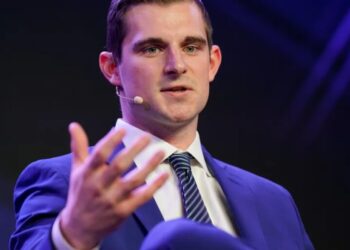 Trump’s former top crypto adviser faces scrutiny over allegations his firm accepted millions from Tether while he shaped key stablecoin law