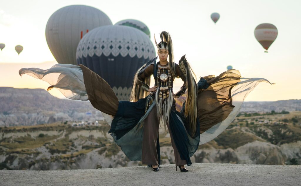 Photos of the Week: Rabbit Jumping, Floating Bazaar, Chief Mouser