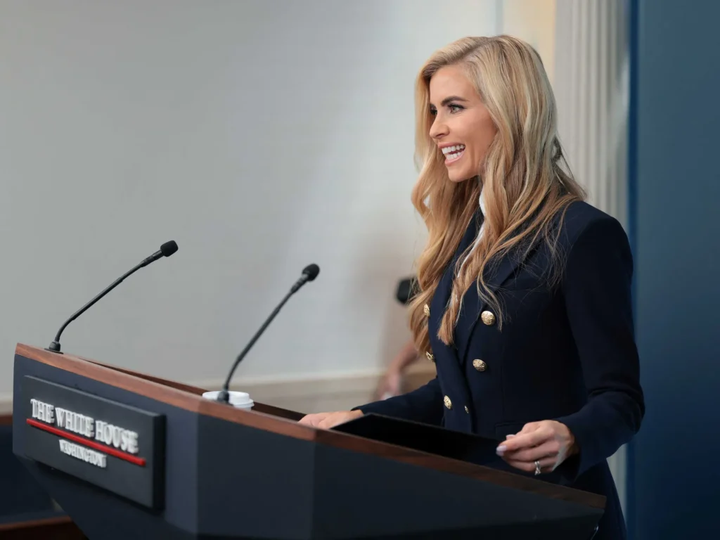 WSJ exposes the incredibly awkward moment Trump’s press secretary found out she was fired